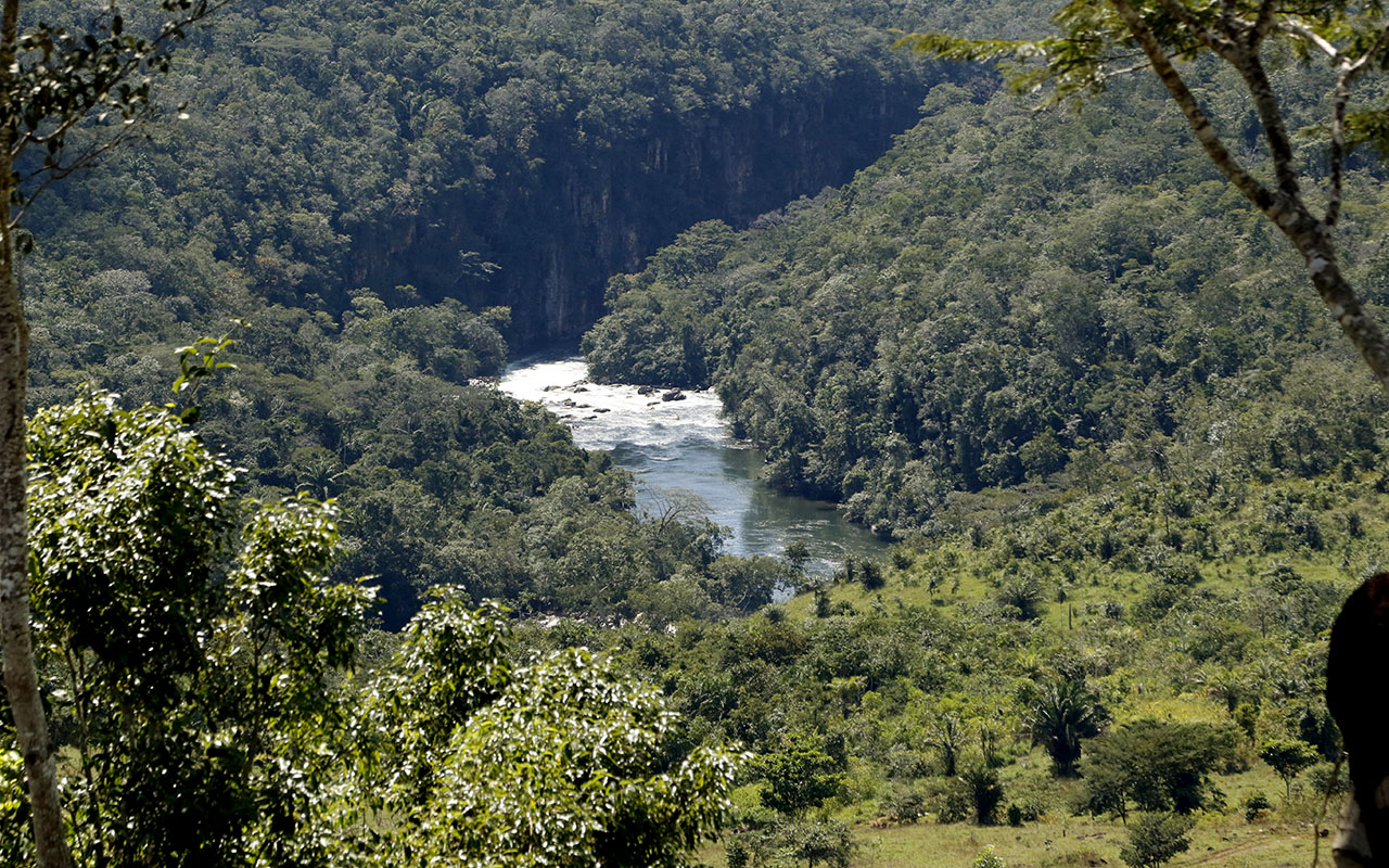 Rio Verde no Parque Serra de Ricardo Franco, em Vila Bela da Santíssima Trindade