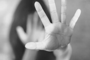 estupro - dopada - marca de agulha - "picada" de agulha