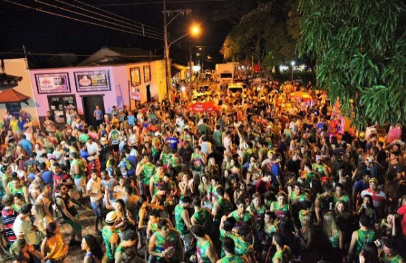 Foliões nas ruas durante o carnaval