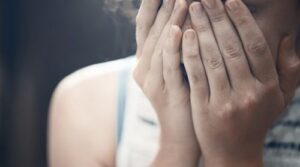 pedreiro assedia adolescente