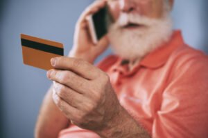 Novo golpe usa clonagem de voz para fazer ligações fraudulentas para usuários de bancos