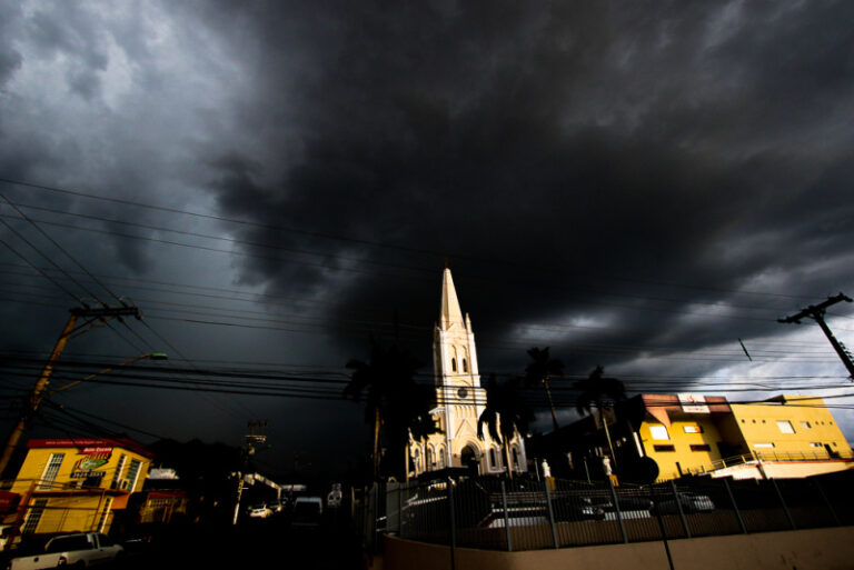 Cuiabá - chuva - temporais - turismo