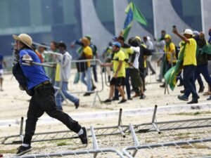 Manifestantes invadem Congresso, STF e Palácio do Planalto. Vandalismo em Brasília.
