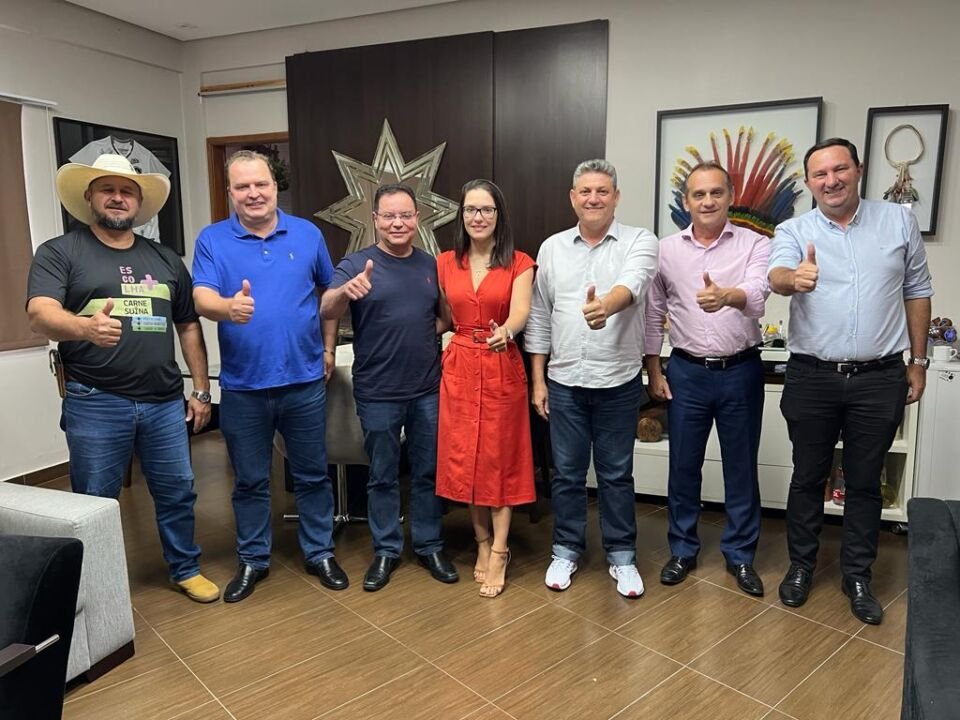 Botelho e os integrantes da nova mesa diretora da assembleia legislativa de mt