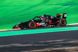 piloto cuiabano Guilherme Favarete