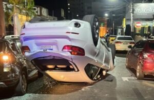 Capotamento Praça Popular - motorista BMW