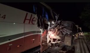 Acidente ônibus e carreta BR-364