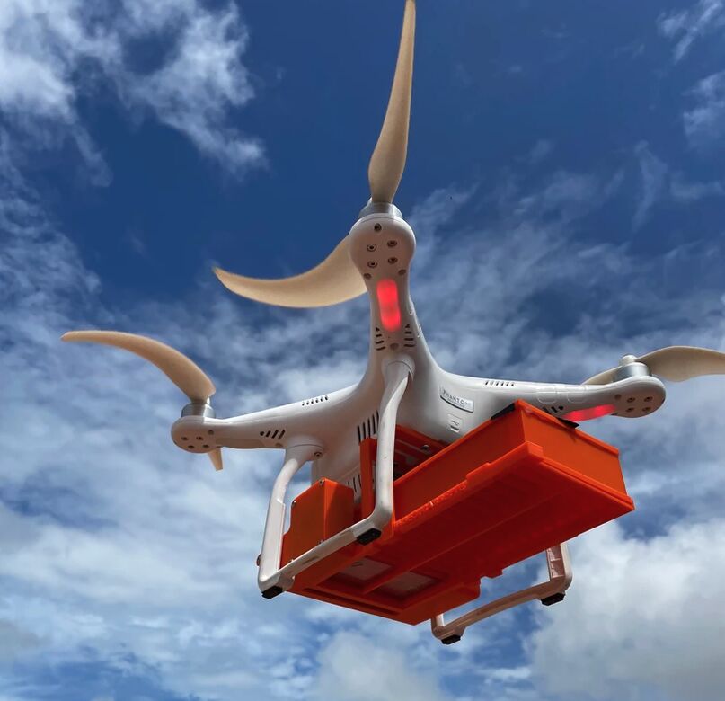 imagem do drone com o compartimento de carga da BirdView