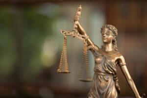 Mercenários condenação - feminicídio - legítima defesa