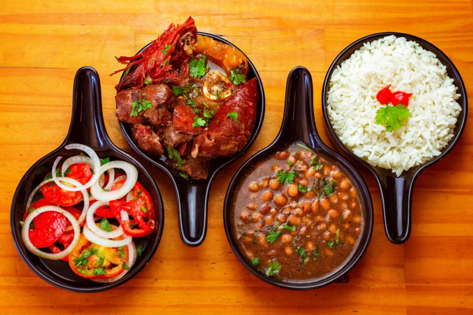 Arroz e feijão é o alimento tradicional do brasileiro