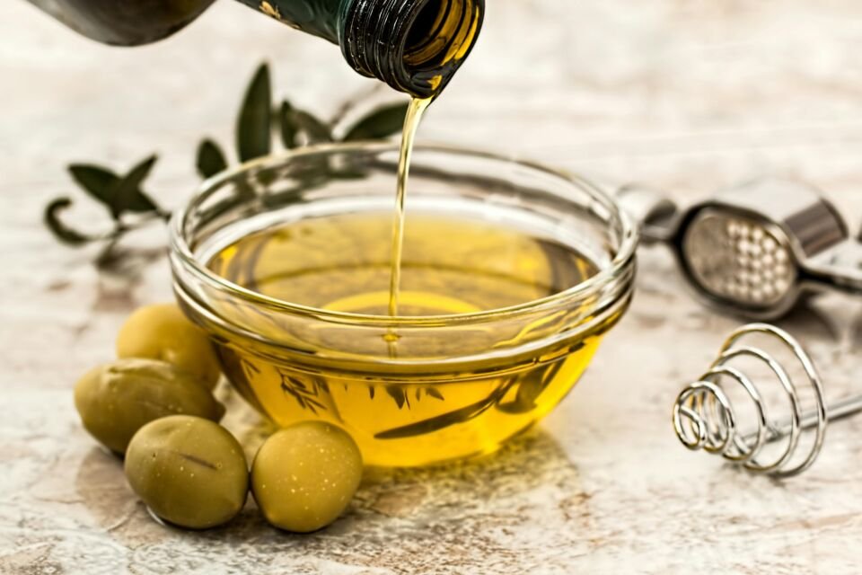 Preço do azeite de oliva subiu tanto que o produto já é chamado de ouro líquido