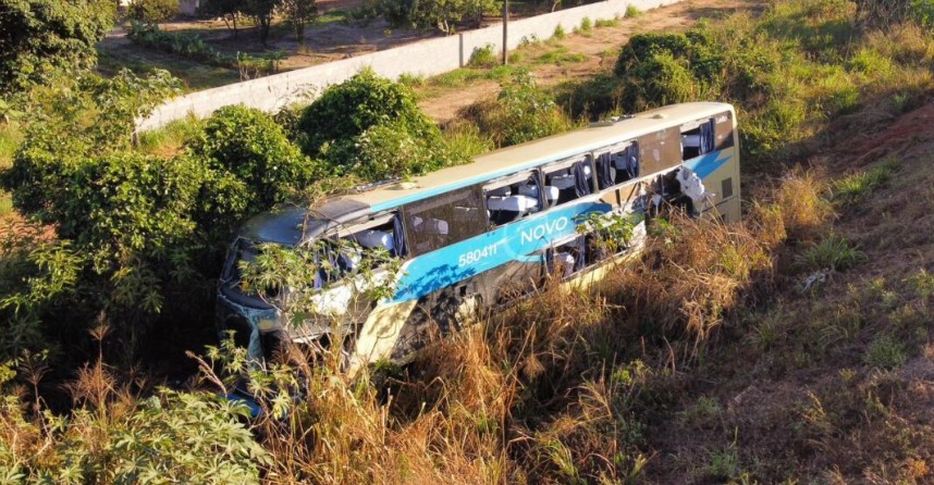 Acidente Sorriso ônibus e carreta