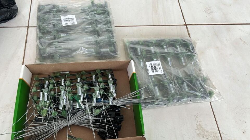 Apreensão lacres operação furto de energia elétrica