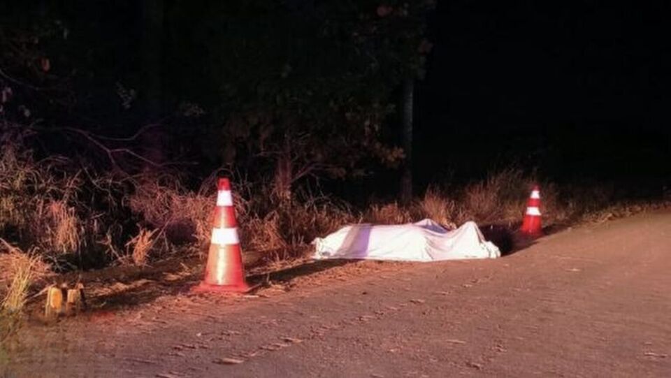 acidente ciclista idoso e ônibus escolar
