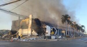 Incêndio no Shopping Popular de dia