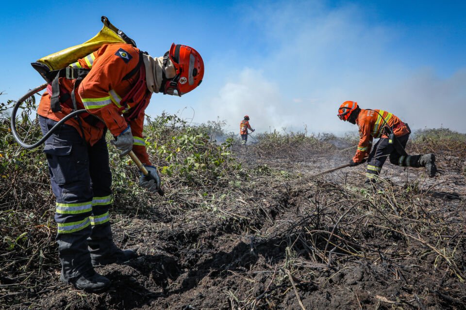 Combate à incêndios no Pantanal