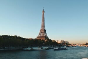 Fotografia da Torre Eiffel, o principal cartão postal de Paris, cidade-sede das Olimpíadas de 2024