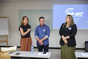 Botelho sobre Avenida Carmindo de Campos