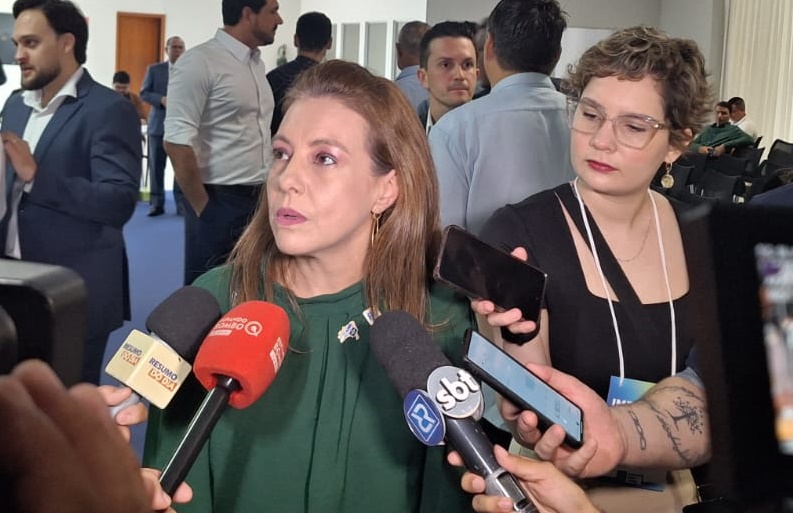 Flávia Moretti, secretários em Várzea Grande