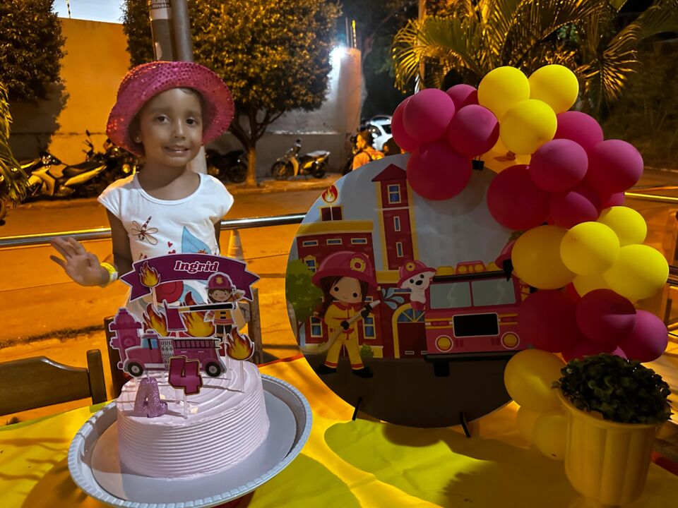 Aniversário Ingrid bombeira (2)