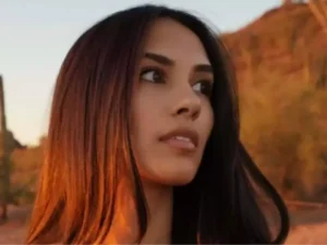 Foto de Caryn Marjorie, a influenciadora que criou uma versão artificial de si mesma